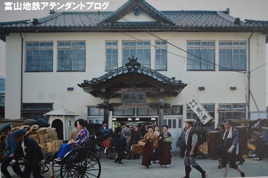 誰も読めん 絵になる駅舎 岩峅寺_a0243562_15162854.jpg
