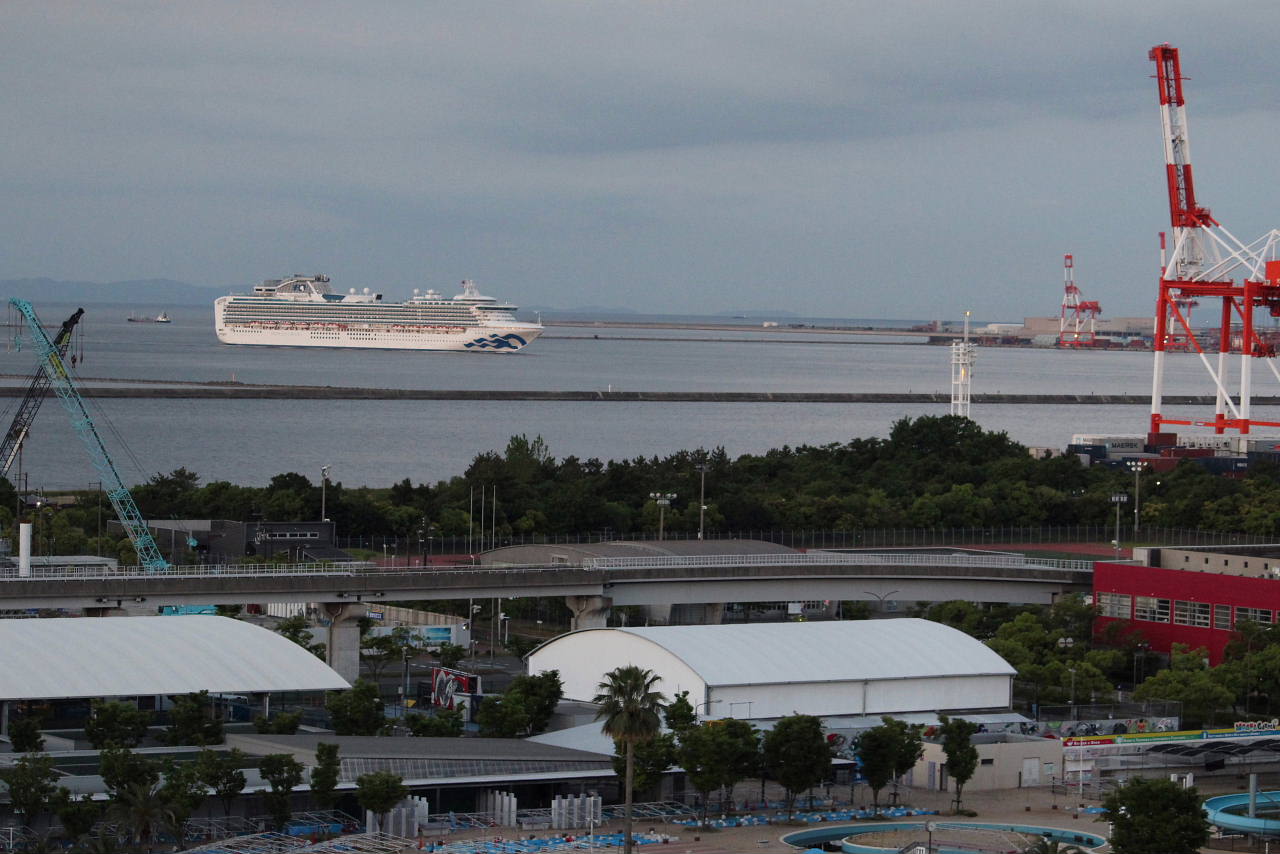 DIAMOND PRINCESS の入出港_a0030958_234874.jpg