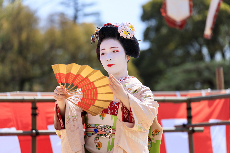 平安神宮例大祭翌日祭　舞踊奉納（先斗町　光はなさん、もみ香さん）_f0155048_23425181.jpg