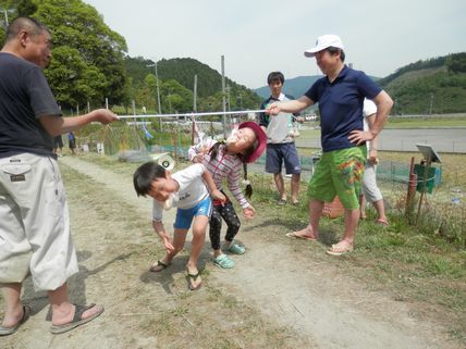 晴天の下、日朝友好田植えを開催！_a0114164_09080642.jpg