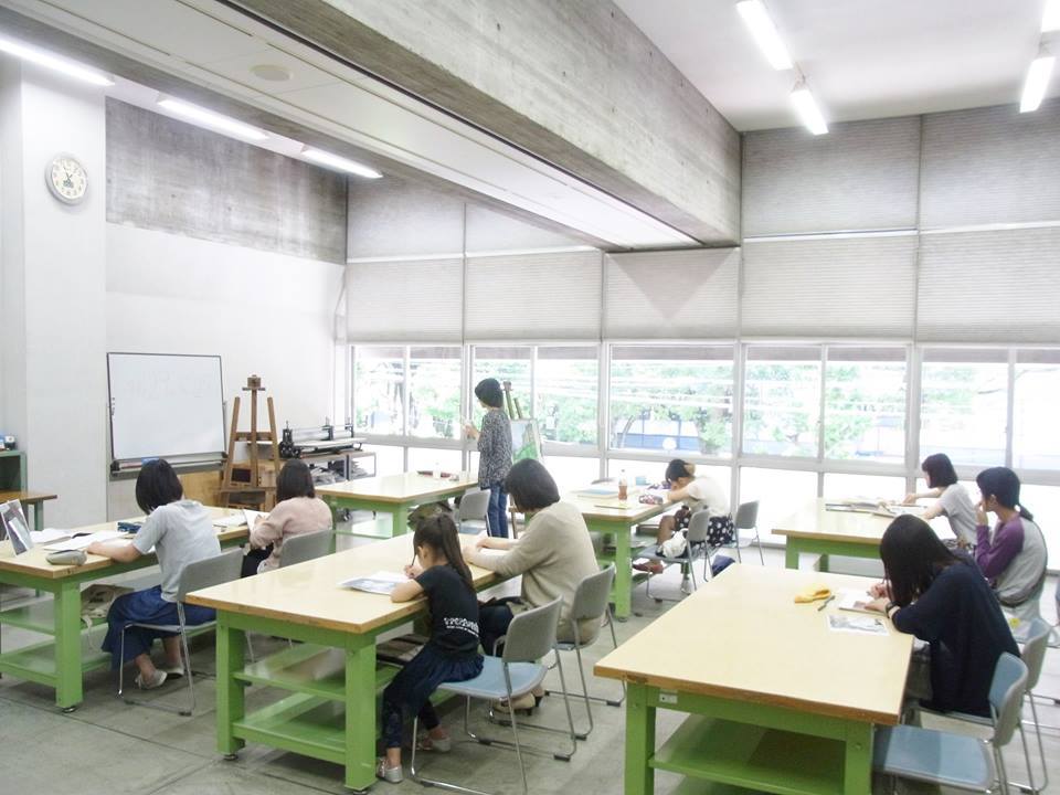 女子高生 天使のまなざし絵画教室