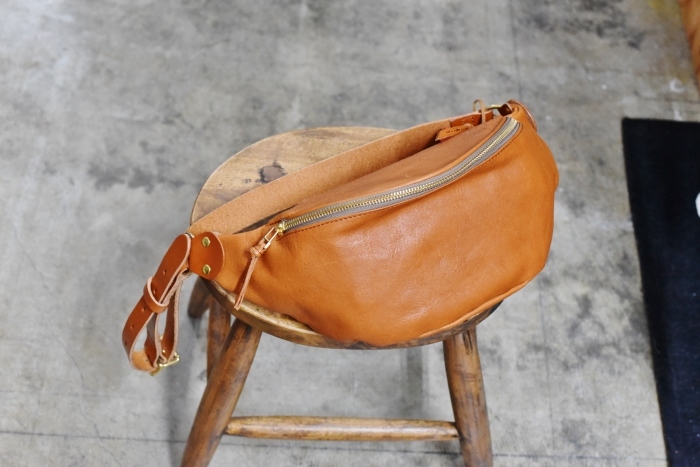 SLOW ･･･ FUNNY BAG　＆　2WAY TOTE　　LEATHER BAG の極み★★_d0152280_03203097.jpg