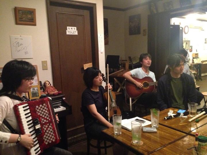 只今、セッション中！金曜日の夜は？_d0225380_22111595.jpg