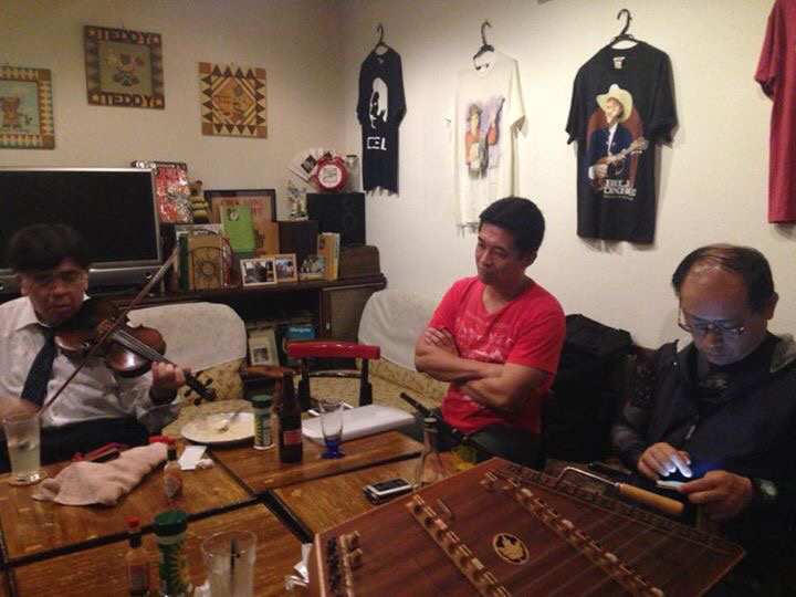 只今、セッション中！金曜日の夜は？_d0225380_22111657.jpg