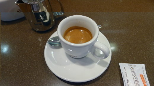 italia のカフェ文化_a0129711_16571802.jpg