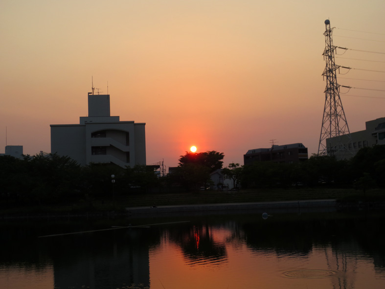 ■「久本三多君を偲ぶ会」、それに昼酒呑みによる週替わりの夕暮れ_d0190217_2394674.jpg