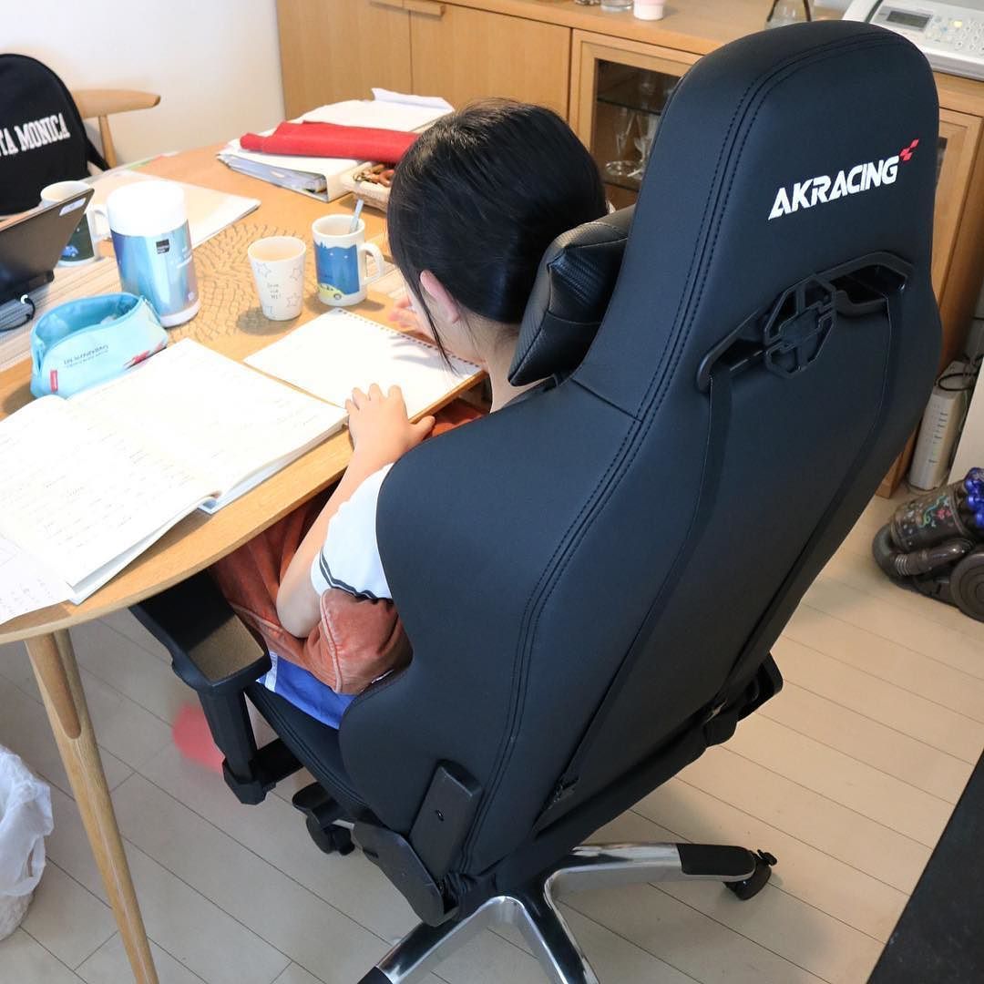 【AD】気分はレーサー?長時間座り続けても疲れにくい快適なゲーミング/オフィスチェア_c0060143_23395534.jpg