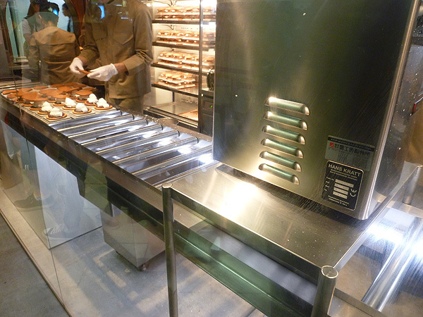 【閉店】生どら焼き専門店 DOU(ドウ)_c0152767_21234849.jpg