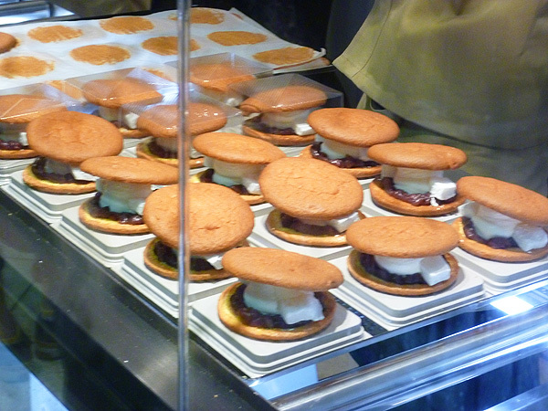 【閉店】生どら焼き専門店 DOU(ドウ)_c0152767_21250194.jpg