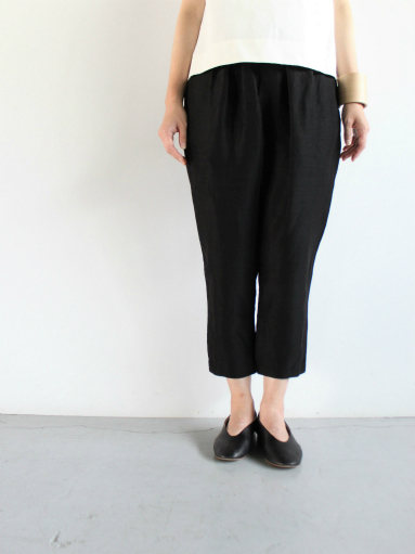 R&D.M.Co-　GLOSSY RAMIE TAPERED GOM PANTS_b0139281_15244172.jpg