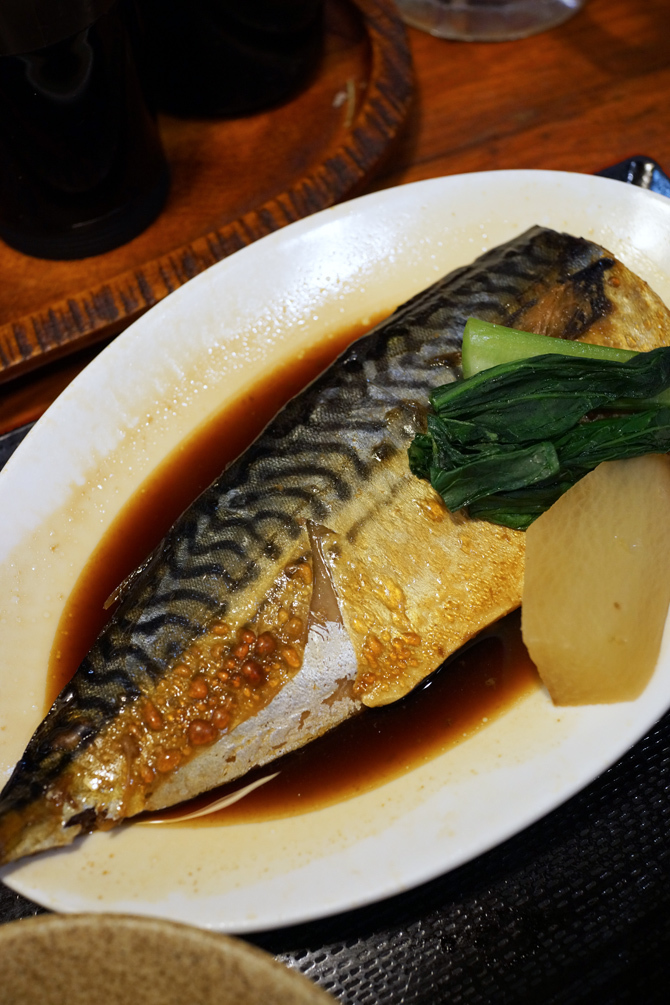 長浜魚市場 市場会館内おきよ食堂の鯖の煮つけ ちゅらかじとがちまやぁ 長浜魚市場 市場会館内おきよ食堂の鯖の煮つけ ちゅらかじとがちまやぁ