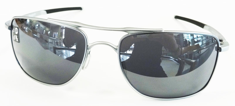 OAKLEY(オークリー)2017年新作Mono-Shockヒンジ搭載ワイヤーサングラスGAUGE8(ゲージ エイト)入荷!_c0003493_10303806.jpg