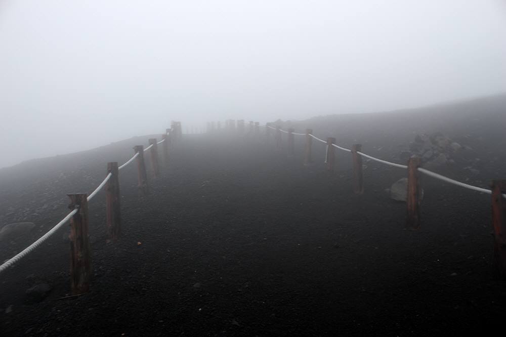 秋田駒ヶ岳へ登るが途中で断念_f0212511_22593553.jpg