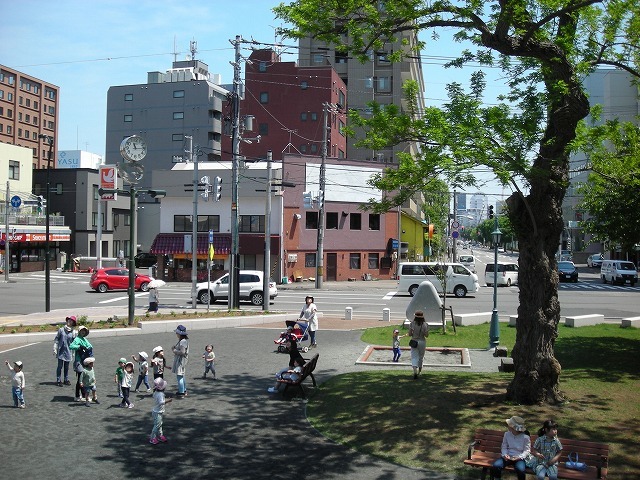 三角公園が四角に変身_f0078286_14181204.jpg