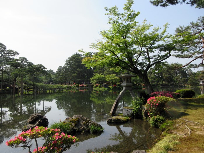 【1泊2日の金沢⑥】金箔ソフト目指して彷徨う兼六園_b0009849_22113489.jpg