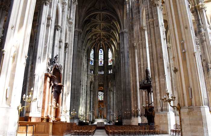 ヨーロッパの教会が荘厳すぎて震える感動！パリの穴場の教会・サントゥスタッシュ教会写真_e0171573_0375530.jpg