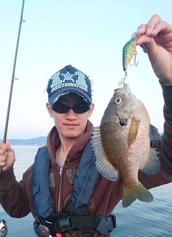 琵琶湖TEST釣行記 【クロームカラーTEST中!】_d0145899_2139378.jpg