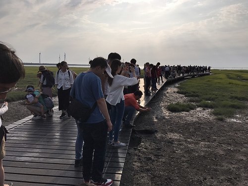 （台中：観光地）高美湿地に行ってみました♪ちょっと帰りたくなくなる美しい夕陽・・・でも人はいっぱい！_b0182708_12552531.jpg