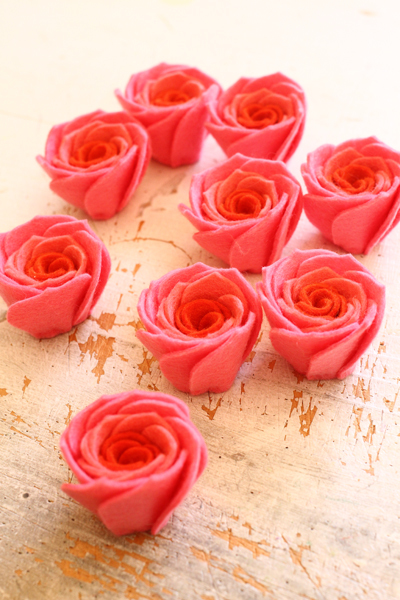 フェルトフラワーのバラを大量生産中 フェルタート R オフフープ R 立体刺繍作家pienisieniのブログ