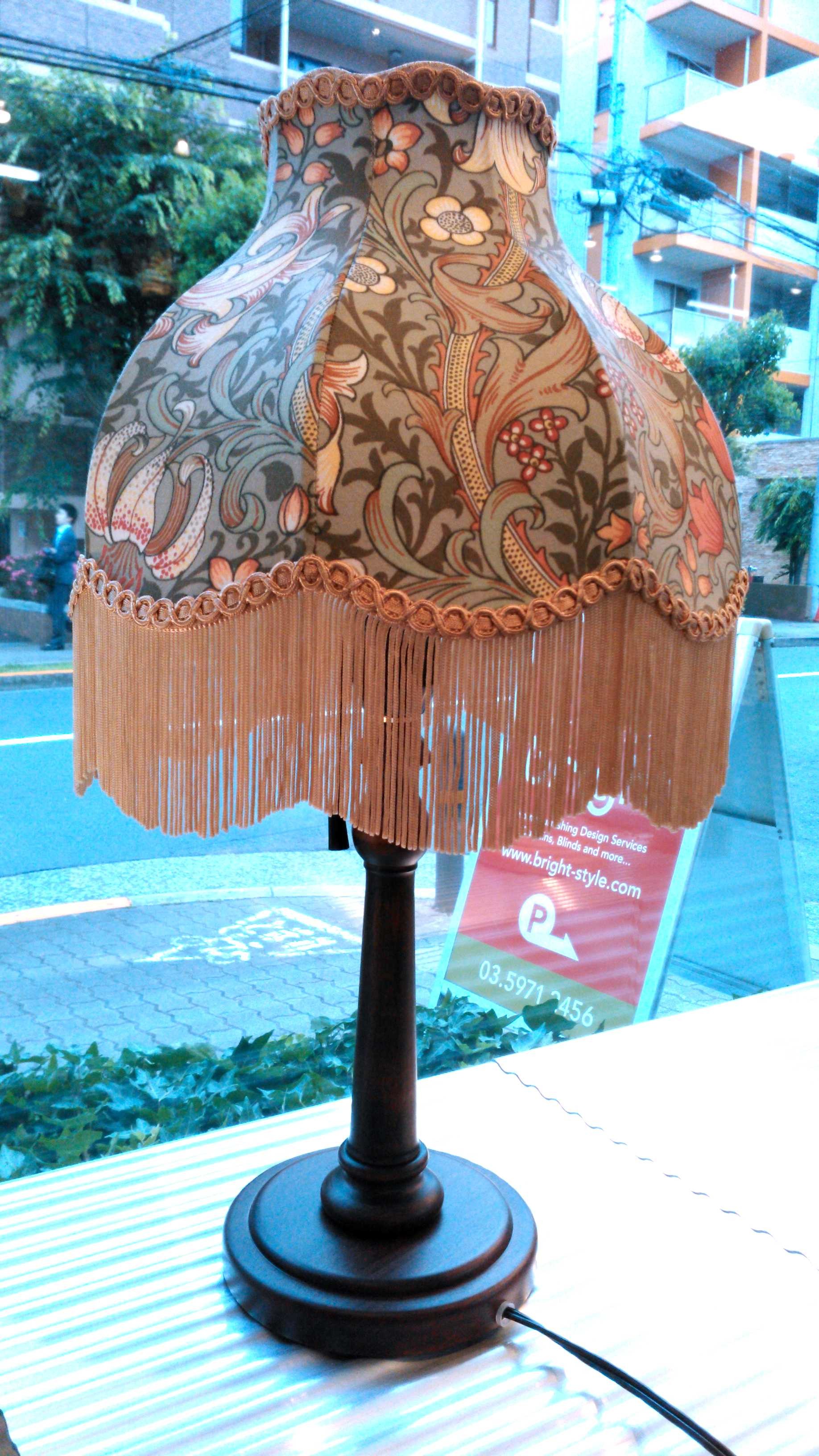 モリスのテーブルランプ_c0157866_17175572.jpg