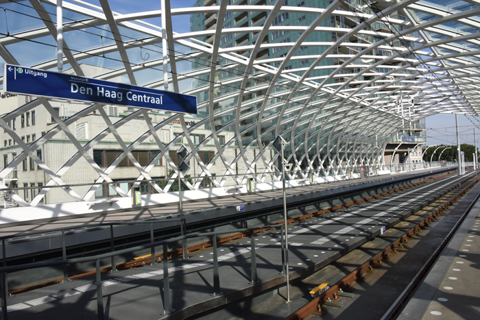 オランダ建築がすごい！デン・ハーグ中央駅写真　Station Den Haag Centraal photo_e0171573_1719382.jpg