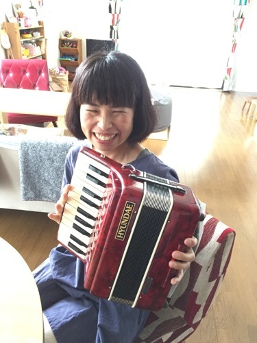 憧れのアコーディオンが突然巡ってきた!_a0284626_08172332.jpg