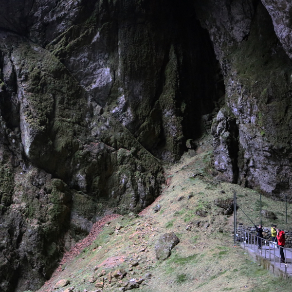 プンクヴァ洞窟（Punkevní jeskyně）で地球の切れ目に佇む_c0060143_14064124.jpg
