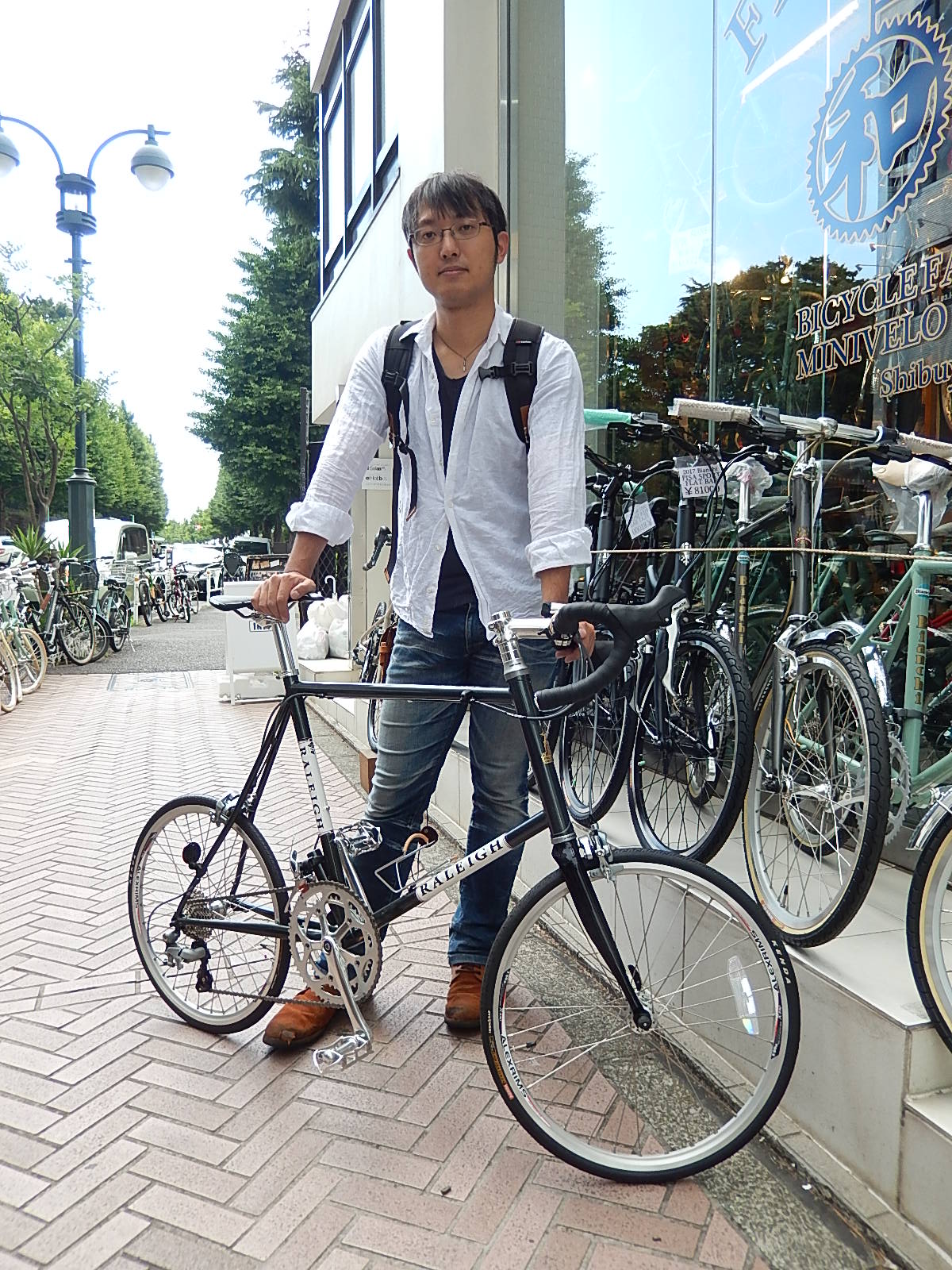 6月4日 渋谷 原宿 の自転車屋 FLAME bike前です_e0188759_1914167.jpg