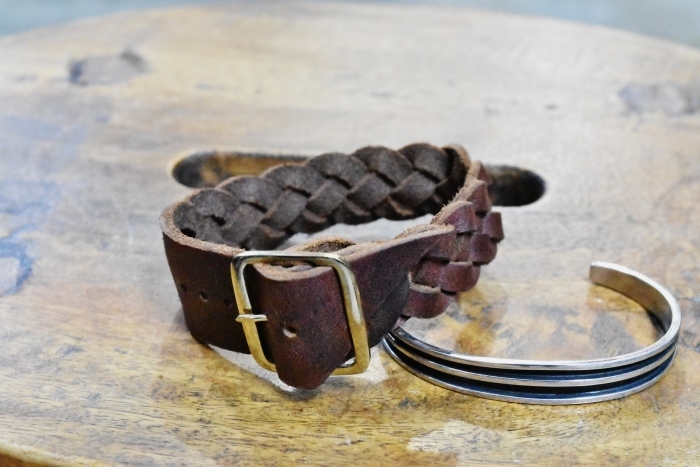 FERNAND LEATHER ･･･ LEATHER WRIST BAND！♪！_d0152280_13484401.jpg