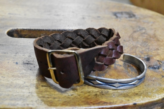 FERNAND LEATHER ･･･ LEATHER WRIST BAND！♪！_d0152280_13502510.jpg