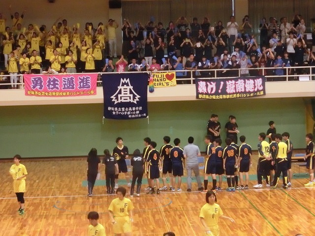 富士高女子ハンドボール部 延長戦で清水東を制し、2年連続インターハイ出場!!_f0141310_08040509.jpg