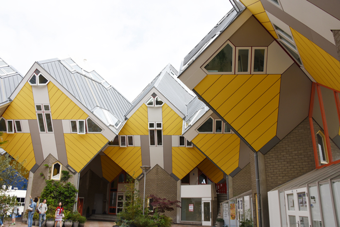 オランダ建築がやばい!オランダ・ロッテルダムのキューブハウス写真 Cube House Rotterdam photo_e0171573_0114497.jpg