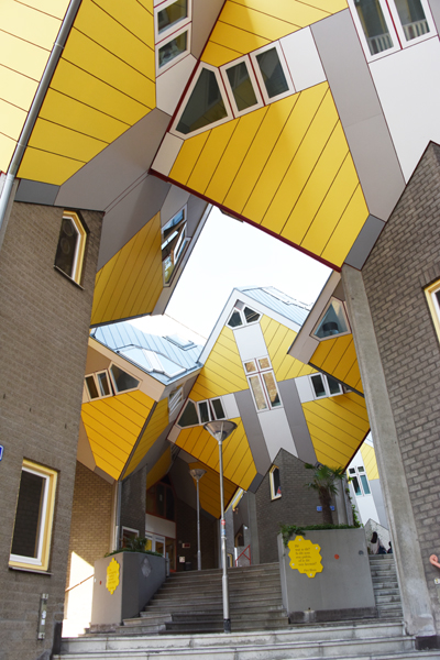 オランダ建築がやばい!オランダ・ロッテルダムのキューブハウス写真 Cube House Rotterdam photo_e0171573_0115965.jpg