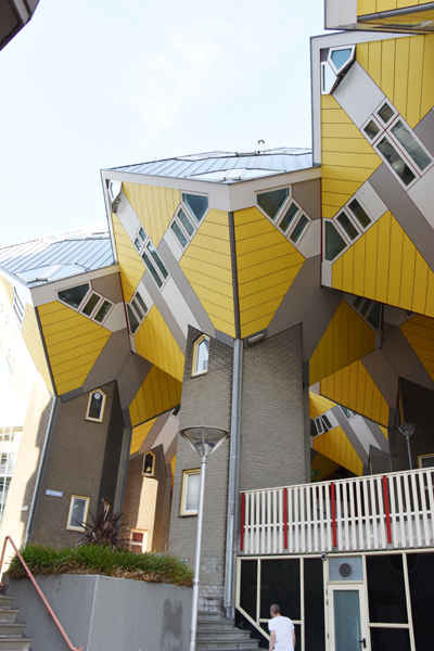 オランダ建築がやばい!オランダ・ロッテルダムのキューブハウス写真 Cube House Rotterdam photo_e0171573_0154115.jpg