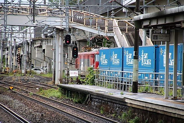 藤田八束の鉄道写真＠東北本線を走る貨物列車金太郎、秋の美しい東北を走る貨物列車・・・岩沼駅を上空から捉える_d0181492_08080821.jpg