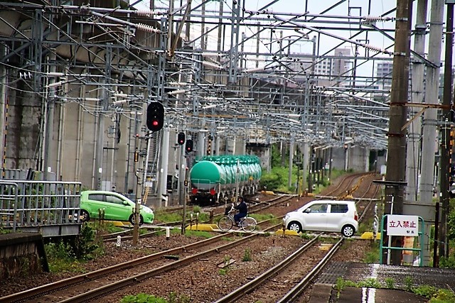 藤田八束の鉄道写真@東海道本線東仙台駅にて・・・貨物列車「金太郎」石油タンクローリーを運ぶ元気な姿を写真に_d0181492_21562653.jpg