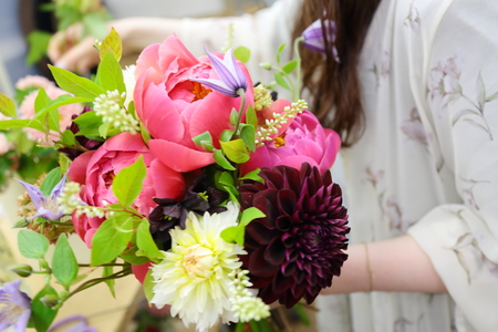 5月の定期レッスン 和の花のブーケ 6月は、オーダーブーケ、8月は会場装花のレッスンです_a0042928_2131472.jpg