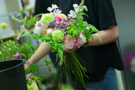 5月の定期レッスン 和の花のブーケ 6月は、オーダーブーケ、8月は会場装花のレッスンです_a0042928_2142188.jpg