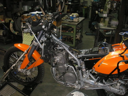 KTM 640 ADVENTURE 整備点検(外装を外したぞ)_e0218639_14081404.jpg