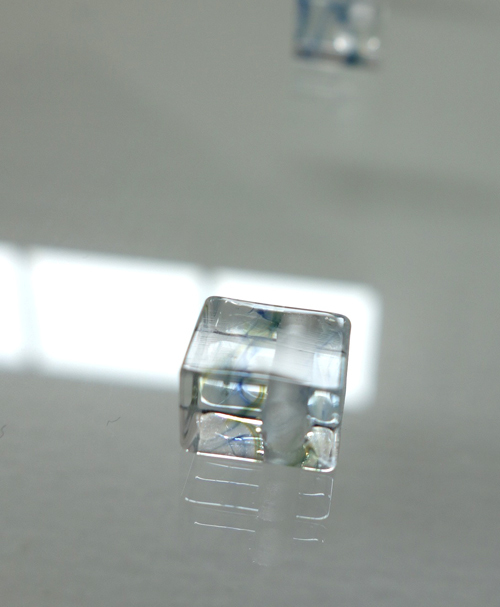 【江田明裕 ガラス展】vol.10〜虹を閉じ込めたアクセサリー_a0017350_03592228.jpg