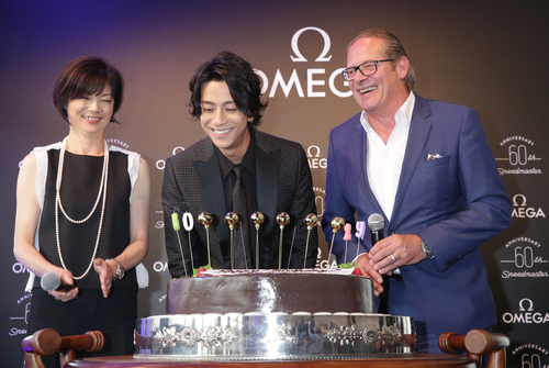 スピードマスターファン三浦翔平さんのバースデイを宇宙飛行士が祝う ブランド腕時計ガイド スピードマスターファン三浦翔平さんのバースデイを宇宙飛行士が祝う ブランド腕時計ガイド