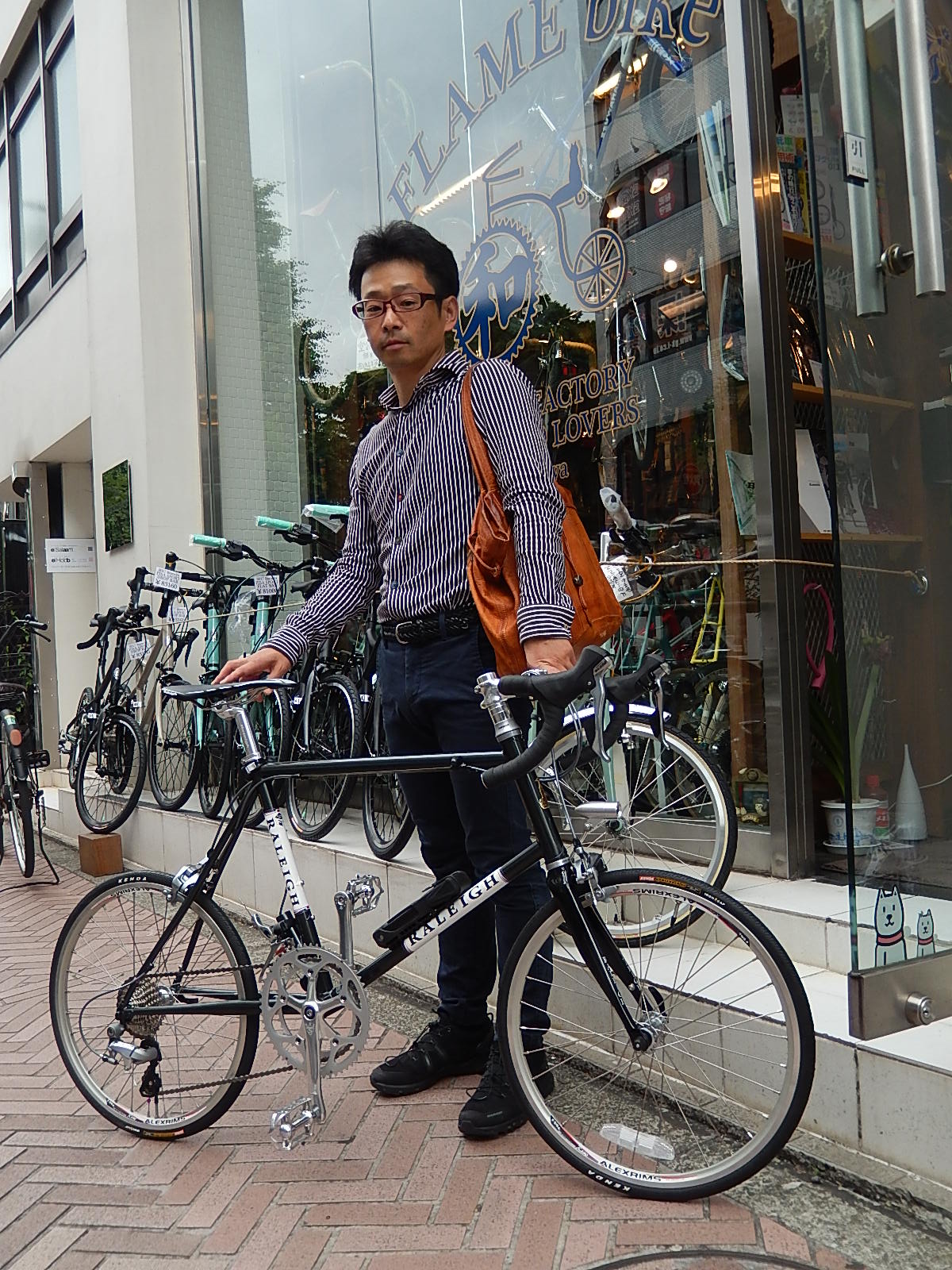 6月7日　渋谷　原宿　の自転車屋　FLAME bike前です_e0188759_1943527.jpg