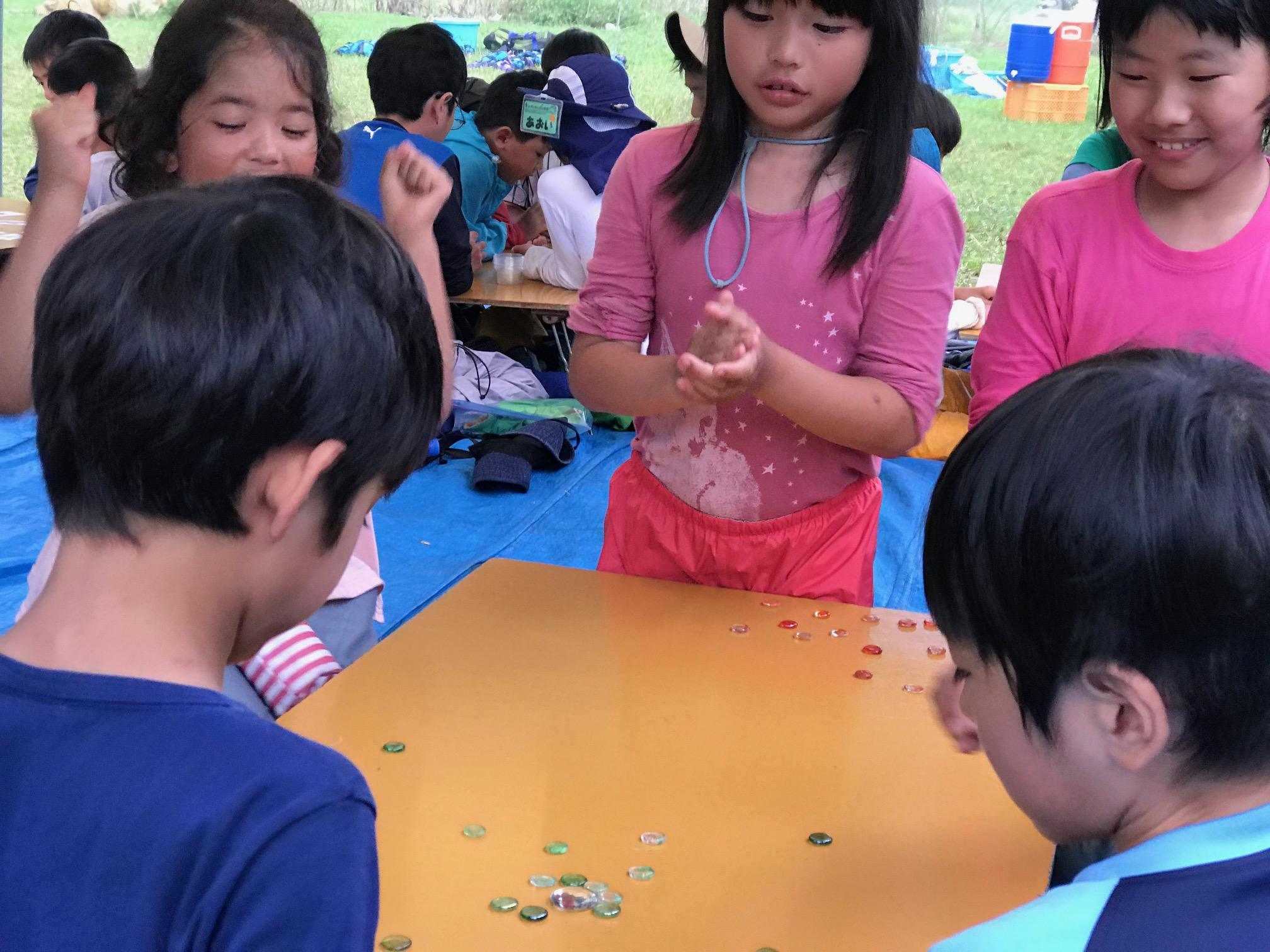 イカダ作りキャンプ〔３日目〕釣った魚は自分たちでさばいて夕食のおかずに！雨でも楽しい3日目の夕方。_d0363878_18092305.jpg