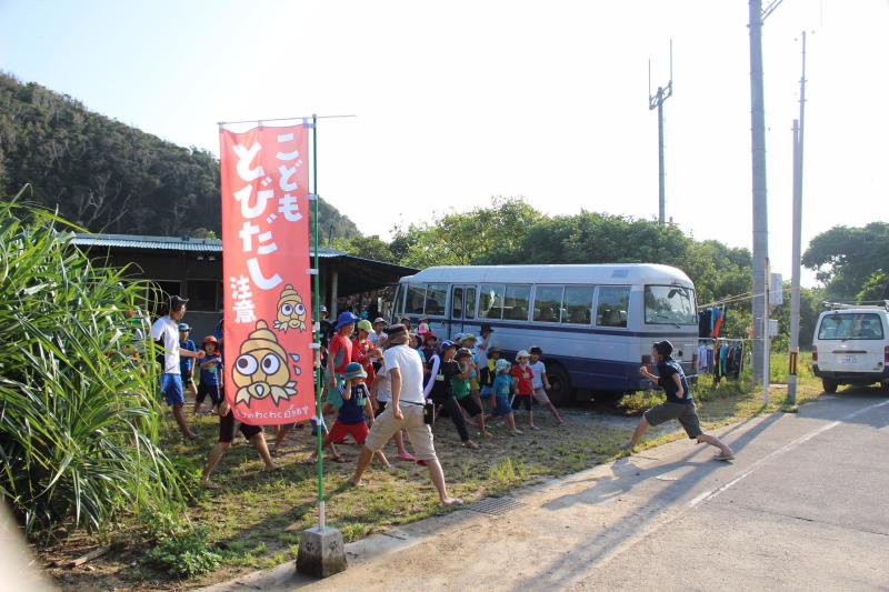 無人島冒険学校〔３日目〕おはようございます！本当に台風が来るの？と思うくらいの真っ青な空。_d0363878_19080480.jpg