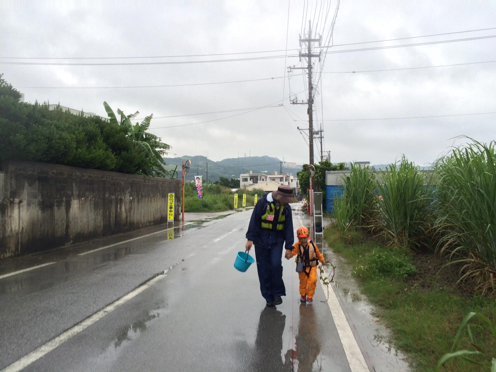 青空ようちえん〔平日〕雨の中…でも、楽しさと発見があふれる時間（5/18）_d0363878_19342808.jpg