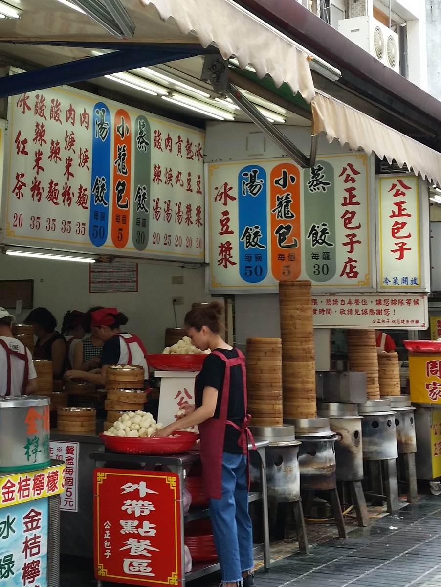 台湾一周7日間(23)花蓮で食べる（小籠包・葱油餅・西瓜）_c0013687_08391594.jpg