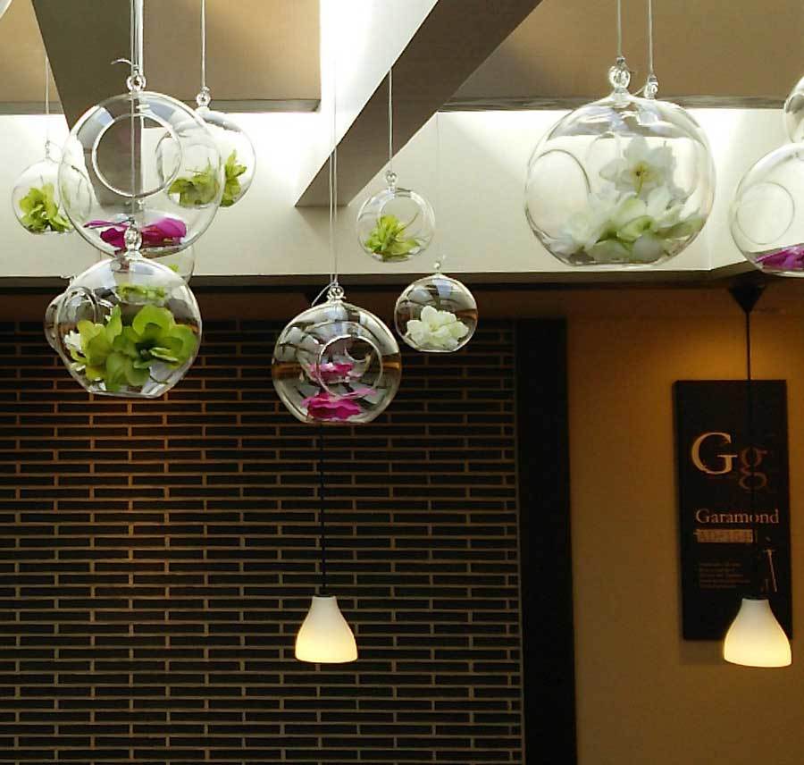 hanging glass with stylish flower　yufuin milch cafe_a0253649_01022067.jpg