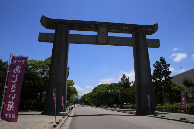 筥崎宮 あじさいまつり いらかの波と雲の波 筥崎宮 あじさいまつり いらかの波と雲の波