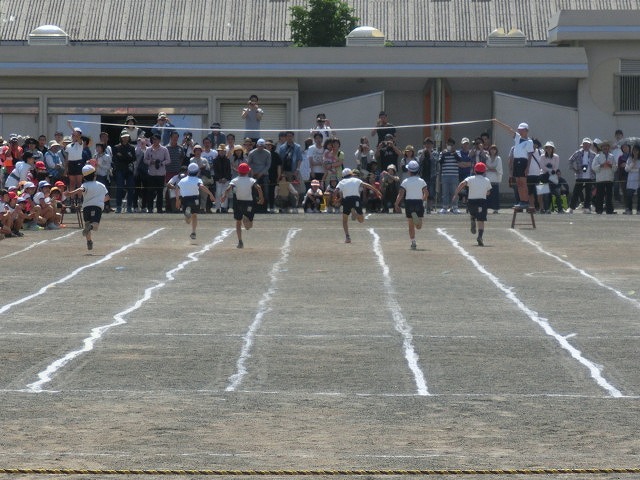 夏が近づいてきた! 今泉小の運動会と吉原二中のプール掃除_f0141310_08421917.jpg