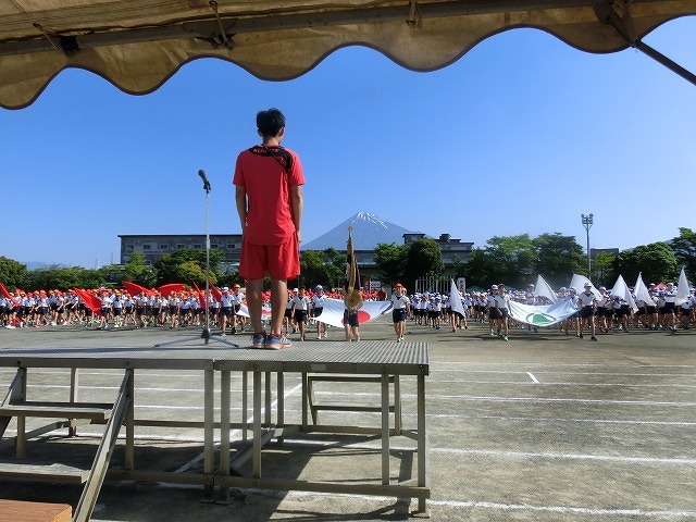 夏が近づいてきた! 今泉小の運動会と吉原二中のプール掃除_f0141310_08423481.jpg